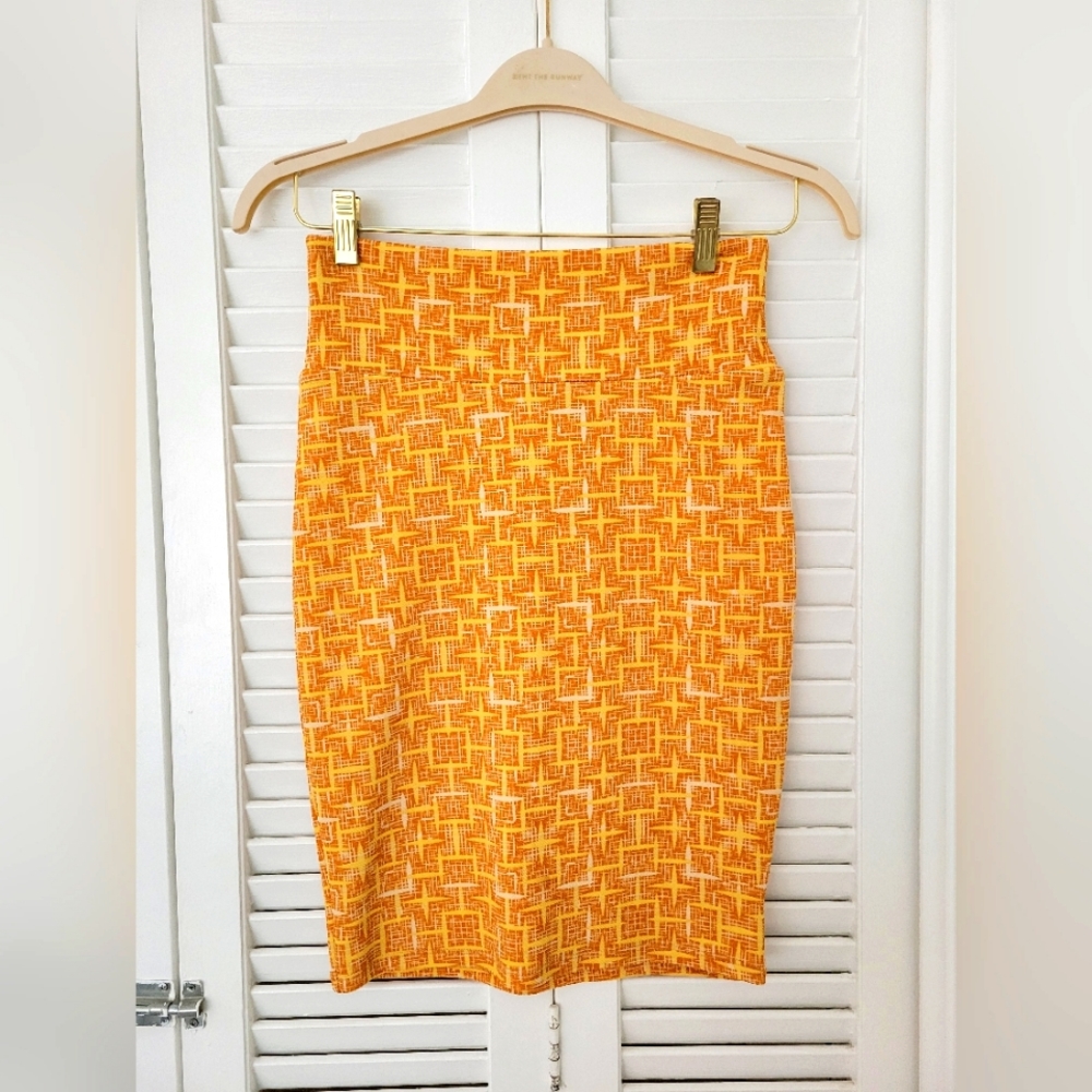 Adorable LuLaRoe Cassie‎ Skirt Size XS